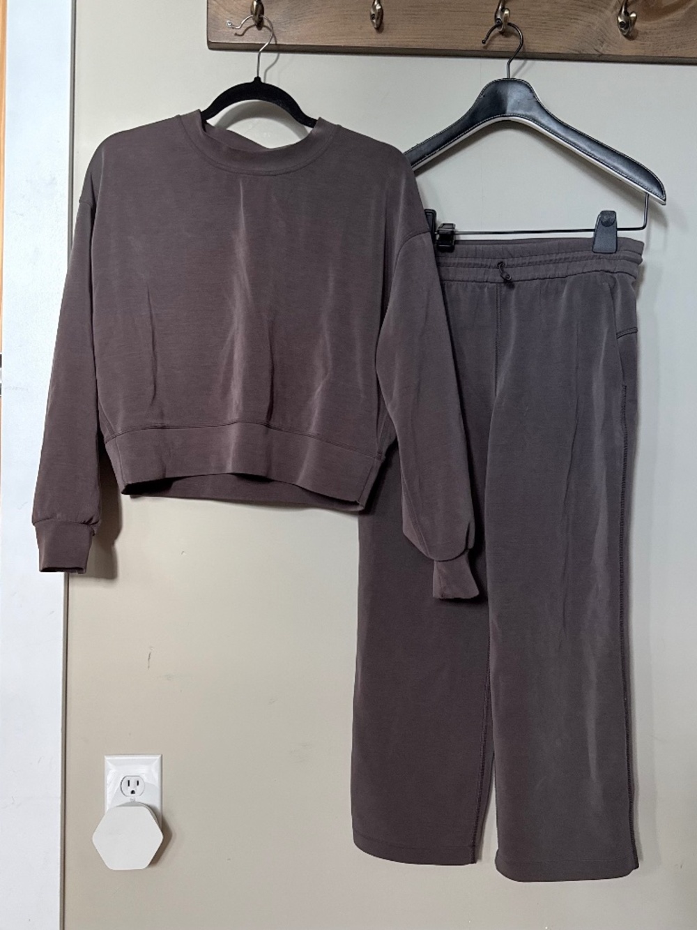 Lululemon Softstreme Set Brown Size 6